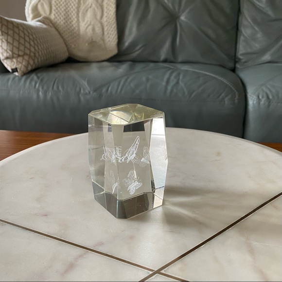 🦋 3D LASER Etched BUTTERFLIES Crystal PAPERWEIGHT - Picture 2 of 8